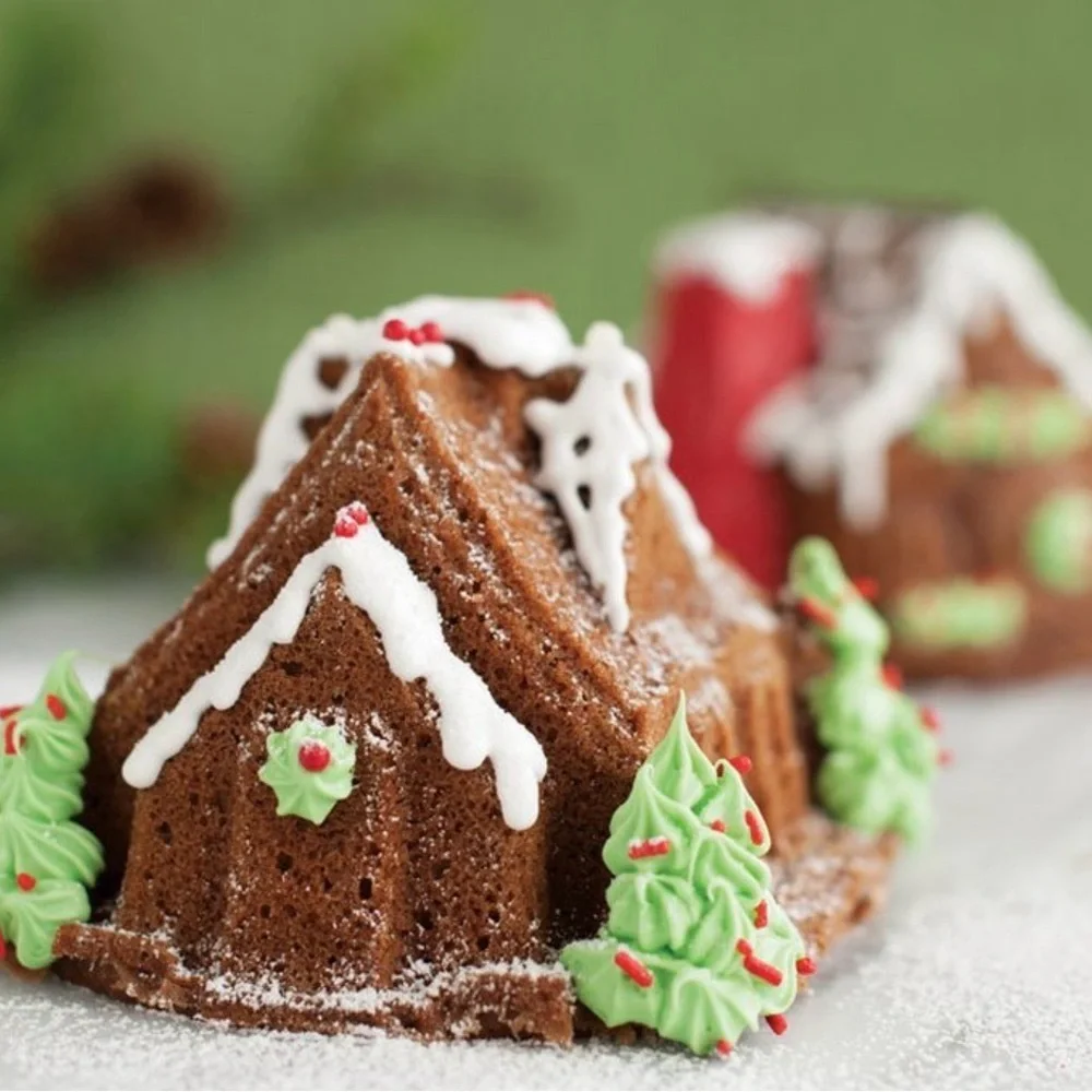 Nordic Ware Gingerbread House Duet Pan Cast Aluminum Baking Pan Holiday 5 Cups